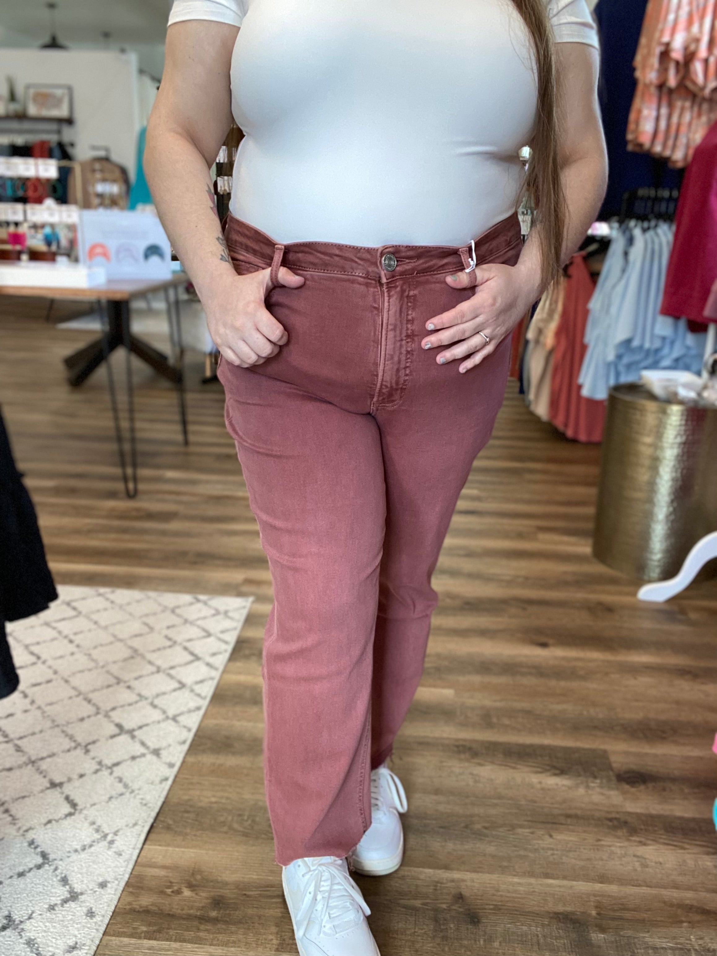 V-Waistband Capri Leggings with Pockets – Ruby Joy Boutique